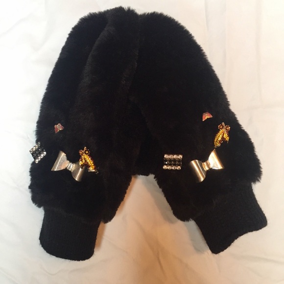 Audrey Faux Fur Vintage Brooch Embellished Mittens - Picture 2 of 8